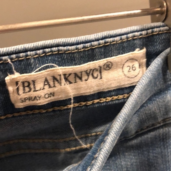 Jeans! Blanknyc Spray On Distressed Blue Jeans - Picture 3 of 4